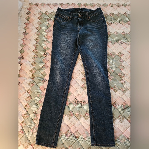 1822 Denim Denim - 1822 'Butter' Denim  Dark Wash Skinny Jeggings - Size 28
